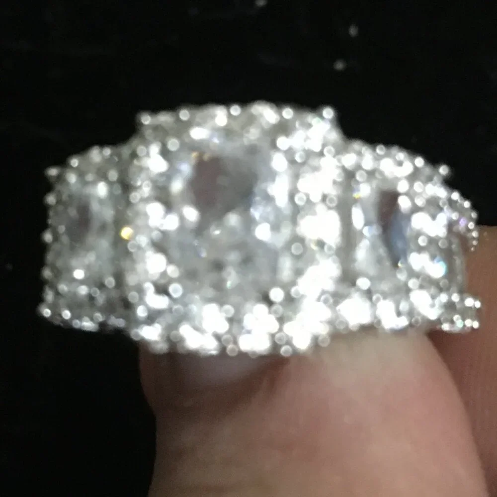 Beautiful Ring Size 7 - Picture 3 of 4